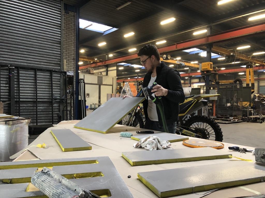 Maatwerk beton meubel in de werkplaats