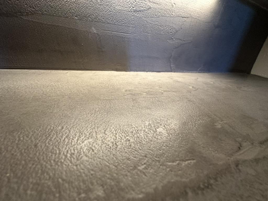 Aansluiting op de vloer, InterPleister Almere