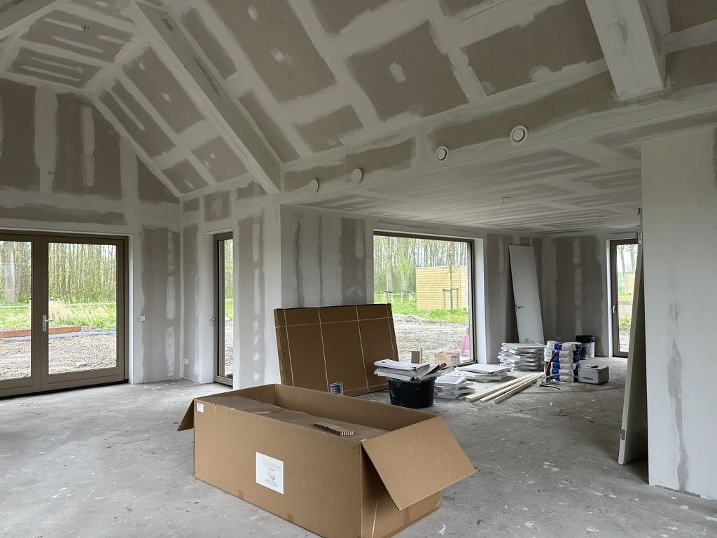 Nieuwbouwwoning voor het stucwerk, kale gipsplaten