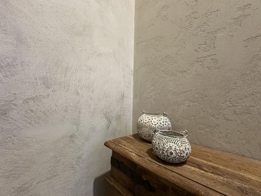Woonkamer wand in Theodorico kalkafwerking