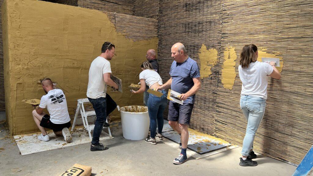 Team InterPleister bij leemproject theater Almere