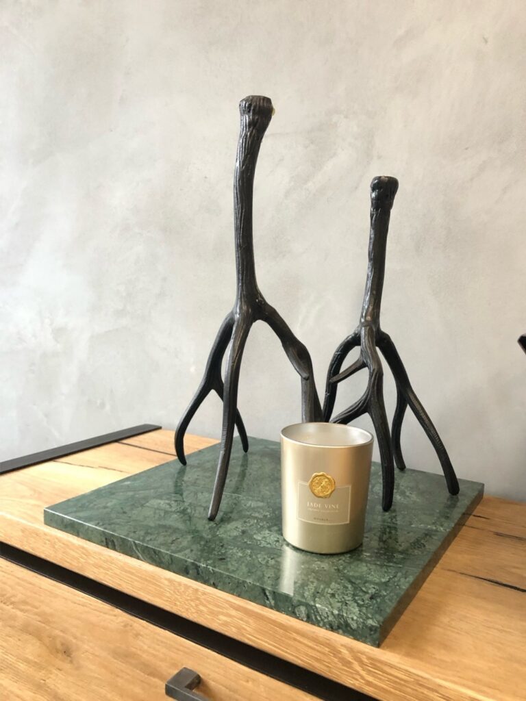 Betonlook wand in de slaapkamer